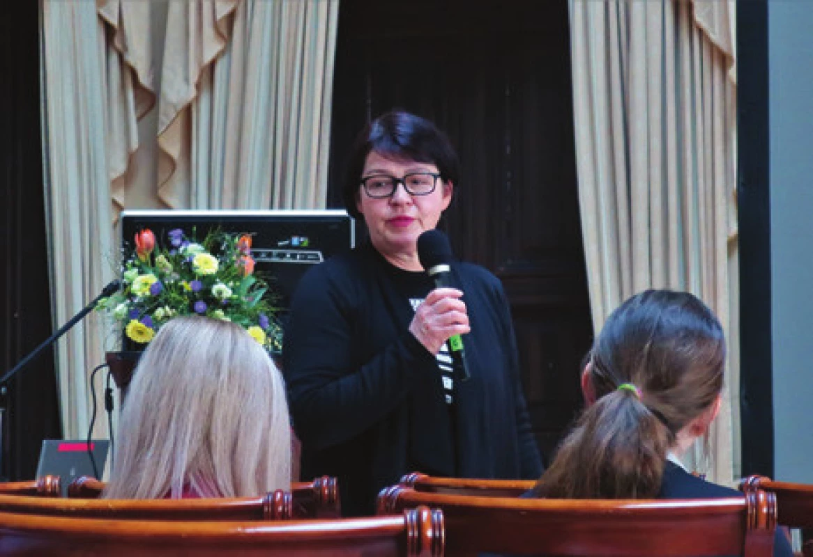 Hlavní organizátorka IBD pracovních dnů v Hořovicích
MUDr. Zuzana Šerclová.<br>
Fig. 2. The main organizer of IBD working days in Hořovice – Zuzana Šerclová, MD.