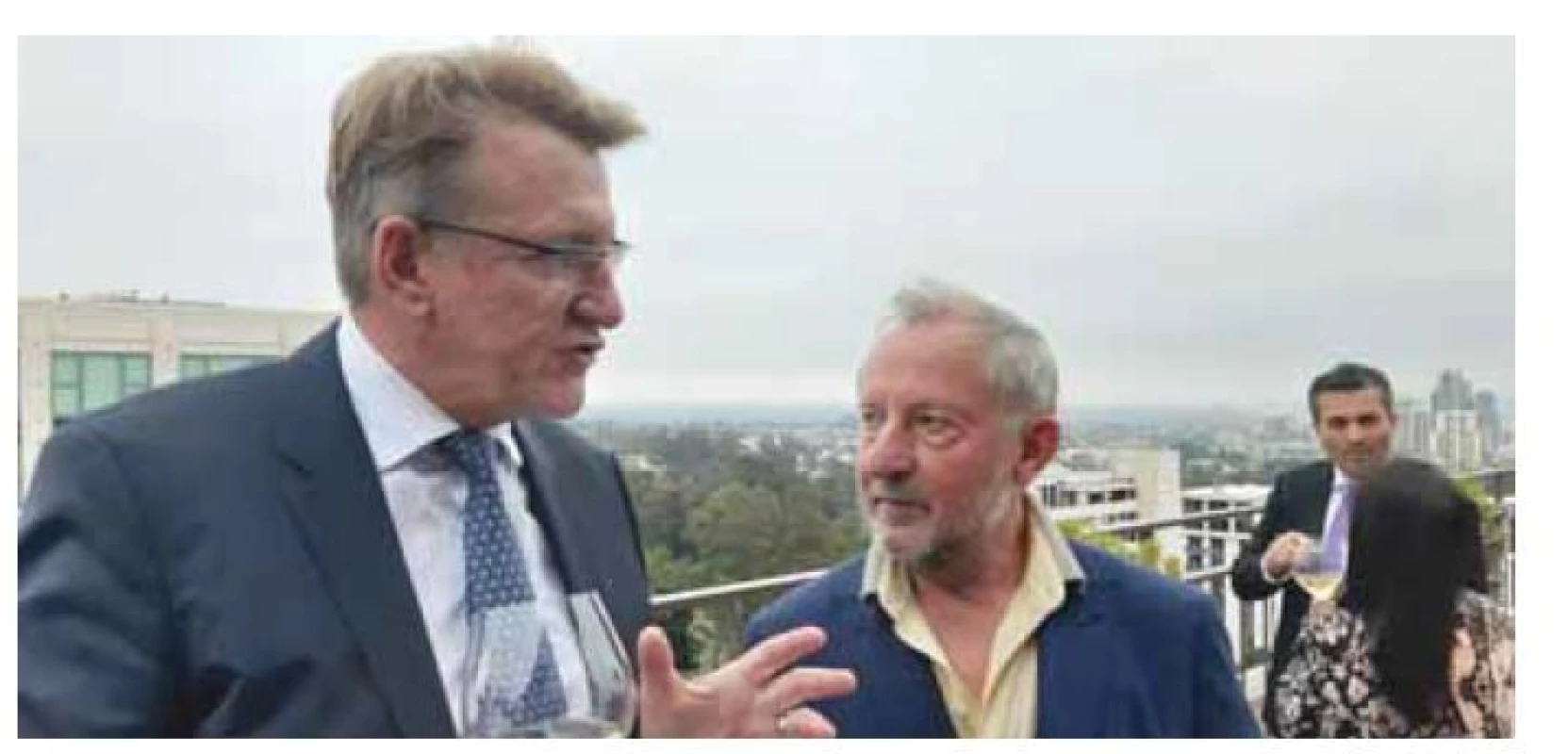 Prof. Špičák a prof. Bourke (Sydney) během DDW 2022 konaném
v San Diegu.<br>
Fig. 6. Prof. Špičák and Prof. Bourke (Sydney) during DDW 2022 held in San Diego.