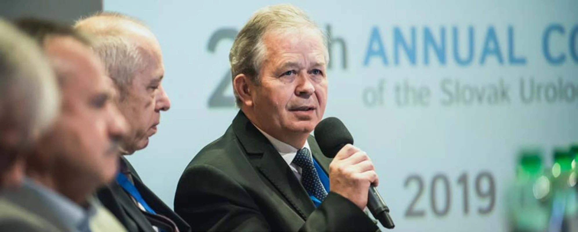 Prezident Slovenské urologické společnosti doc. Minčík a prezident Výroční konference doc. Ľupták při oficiálním
otevření<br>
Fig. 1. President of Slovak urological society assoc. prof. Minčík and president of Annual conference assoc. prof.
Ľupták during opening ceremony