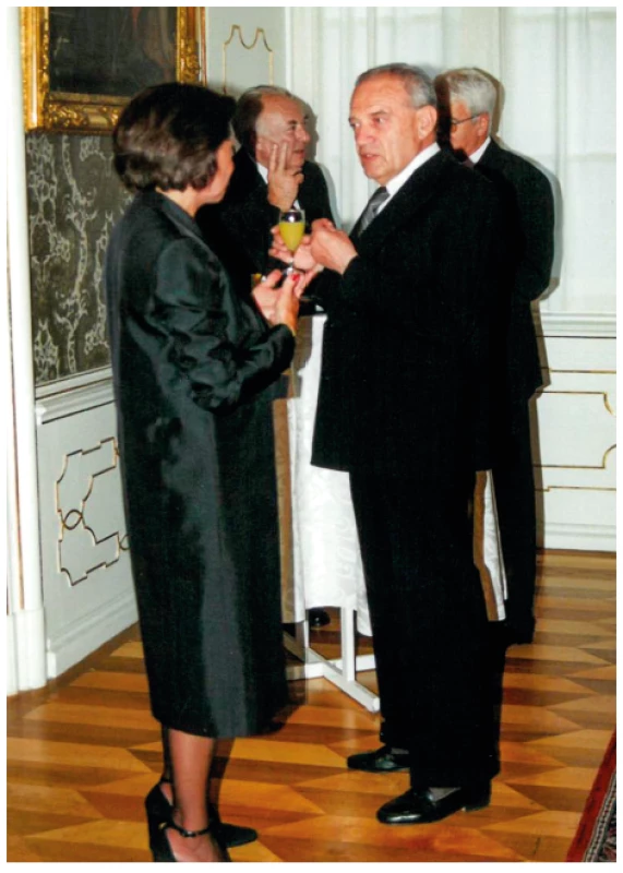 Prof. MUDr. R. Bardfeld, CSc. v Arcibiskupském paláci
v Praze při slavnostním večeru v rámci EULAR kongresu v roce 2001