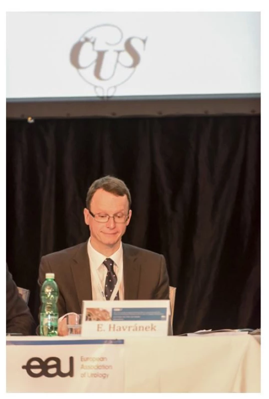 Erik Havránek, MD v panelu expertů během
CEM 2017, který probíhal společně s 63. výroční konferencí
ČUS v Plzni v roce 2017<br>
Fig. 4. Erik Havránek, MD, in a panel of experts during
CEM 2017, which was a joint event with the 63rd
Annual Conference of the Czech Urological Society
in Plzeň in 2017