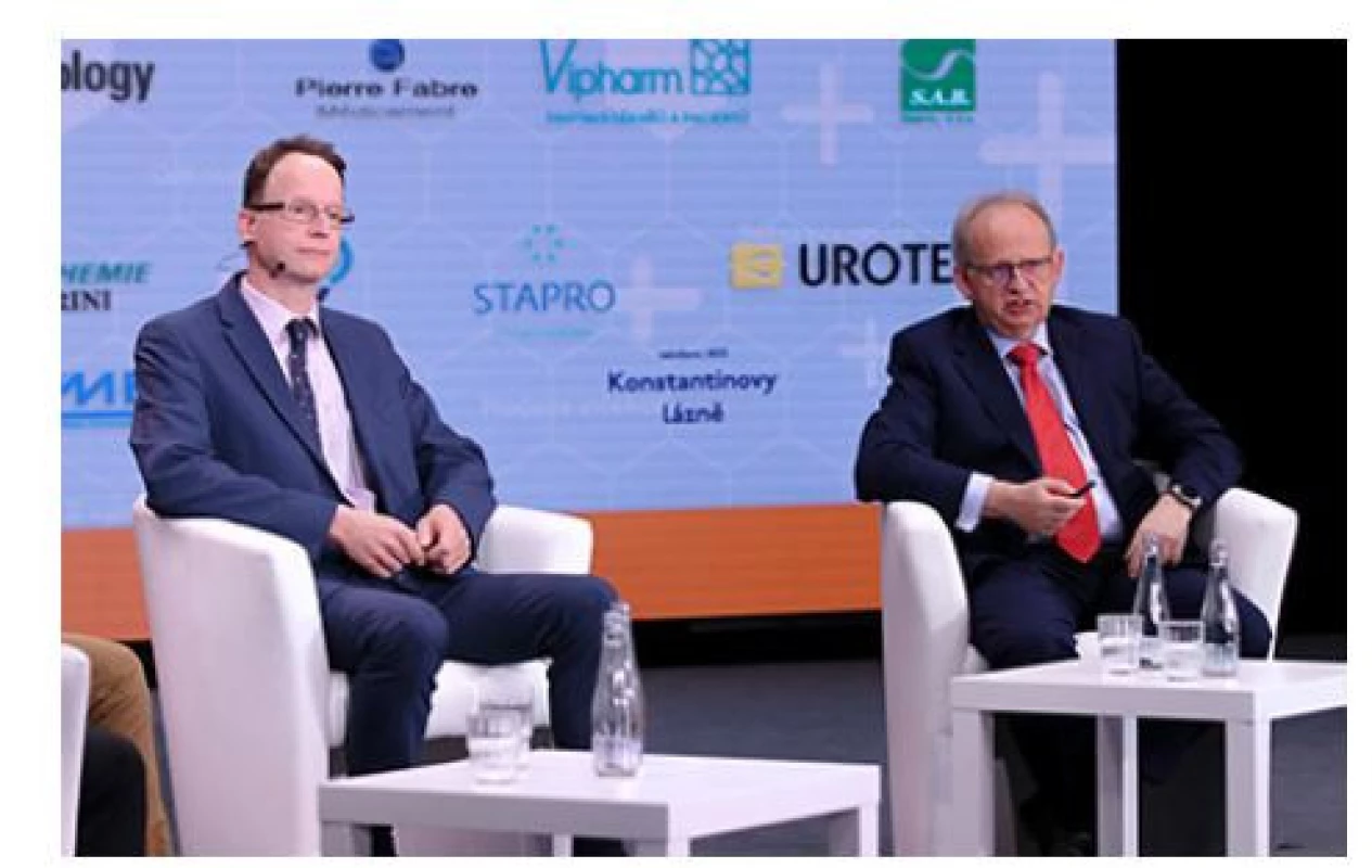 Erik Havránek, MD, a MUDr. Aleš Petřík během
on-line 67. výroční konference ČUS, rok 2021<br>
Fig. 2. Erik Havránek, MD, and Aleš Petřík, MD, during
the online 67th Annual Conference of the Czech
Urological Society in 2021
