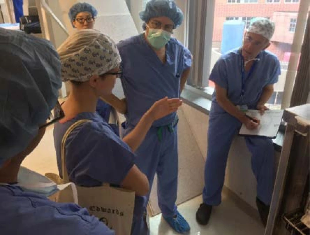 Podrobná diskuze před náročnou operací
extrofie<br>
Fig. 5. Detailed discussion before the start of a very
difficult operation