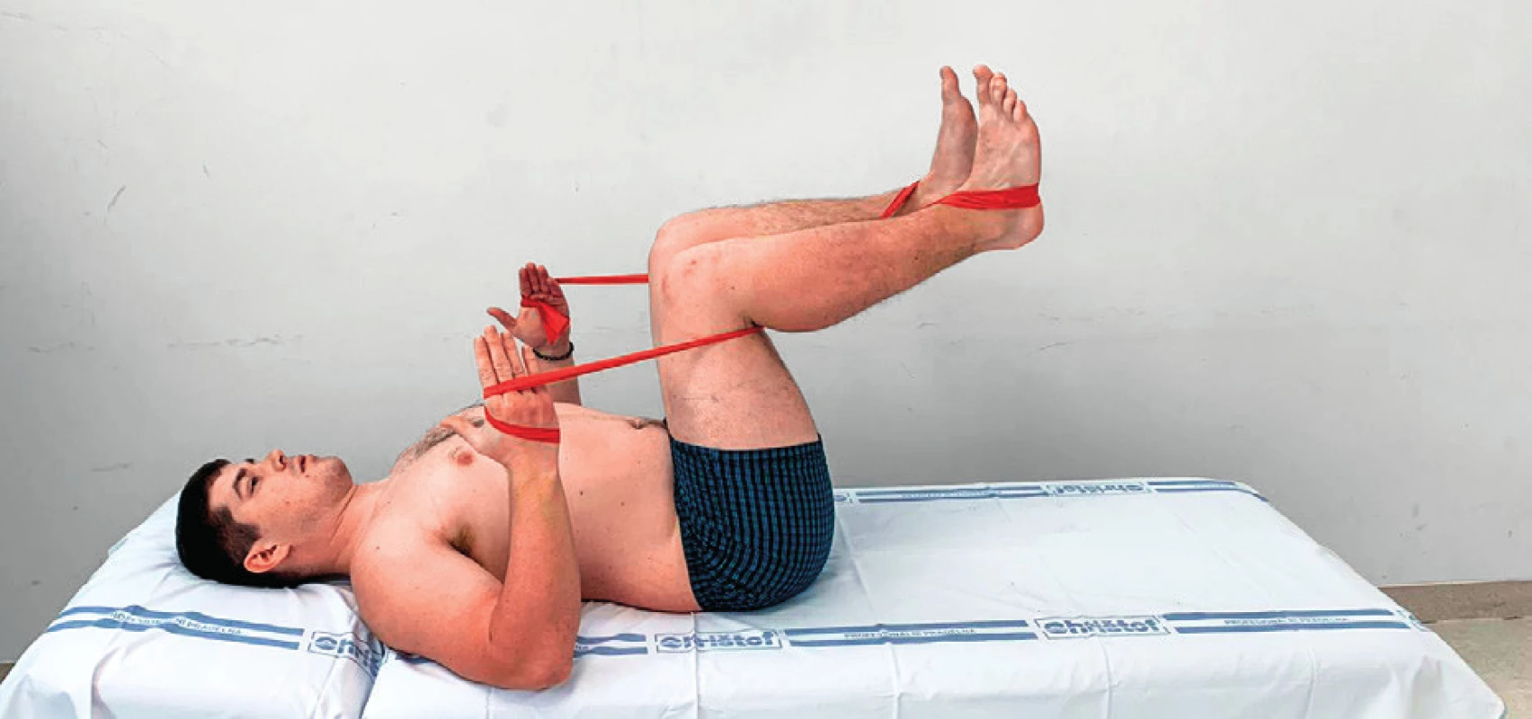 Pozice „3 měsíce“ dle vývojové kineziologie se zařazením posilovací gumy