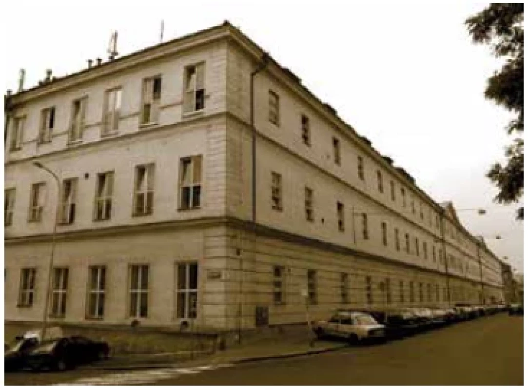 Eye Clinic was located on the second floor in the east
wing of the general hospital in Prague (today U Nemocnice 2)