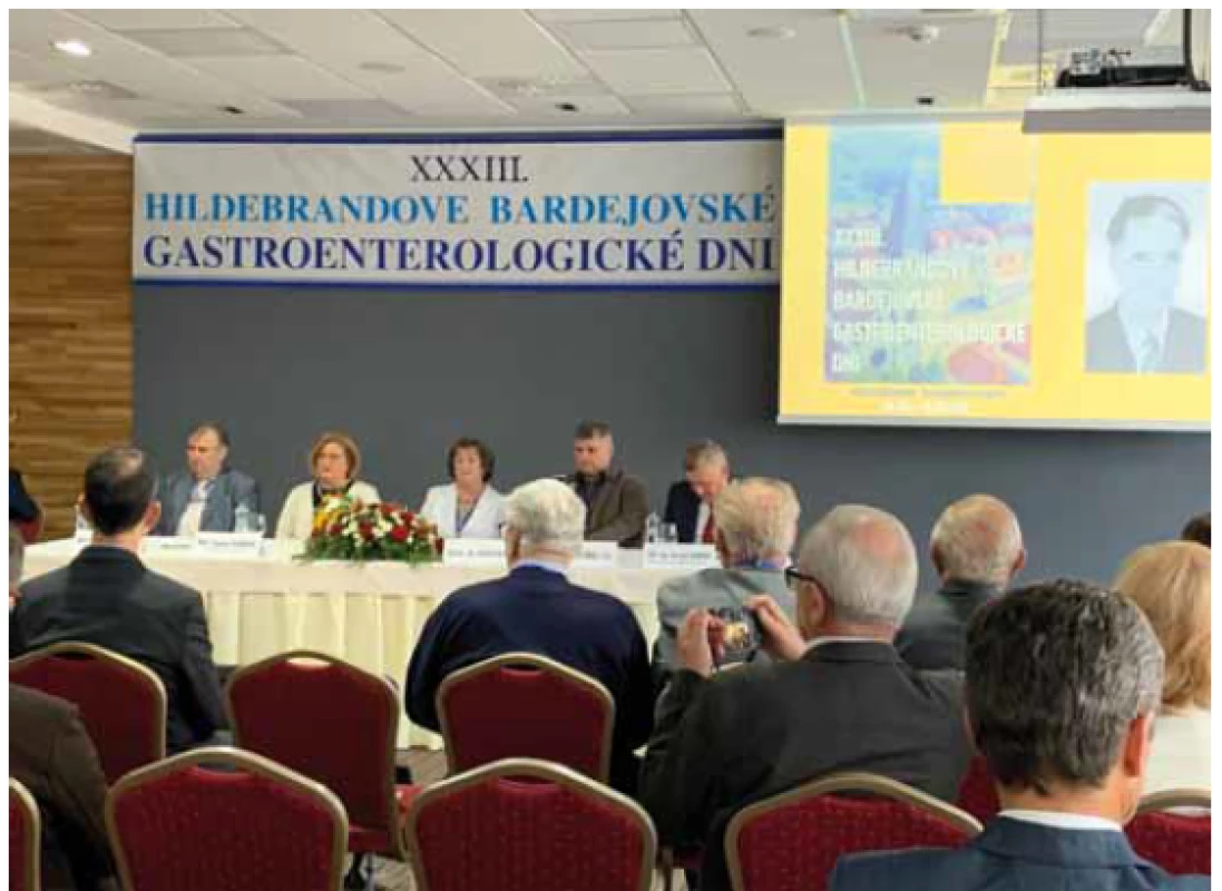 Čestne predsednictvo pri otvoreni kongresu.