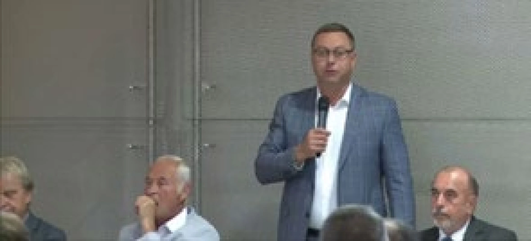   Zahajovací projev nejvyššího státního zástupce JUDr. Pavla Zemana. Zleva: náměstek ředitele FN u sv. Anny v Brně MUDr. Petr Krifta, viceprezident kongresu doc. MUDr. Michal Mašek, CSc., nejvyšší státní zástupce JUDr. Pavel Zeman, prezident kongresu prof. MUDr. Miroslav Hirt, CSc. 