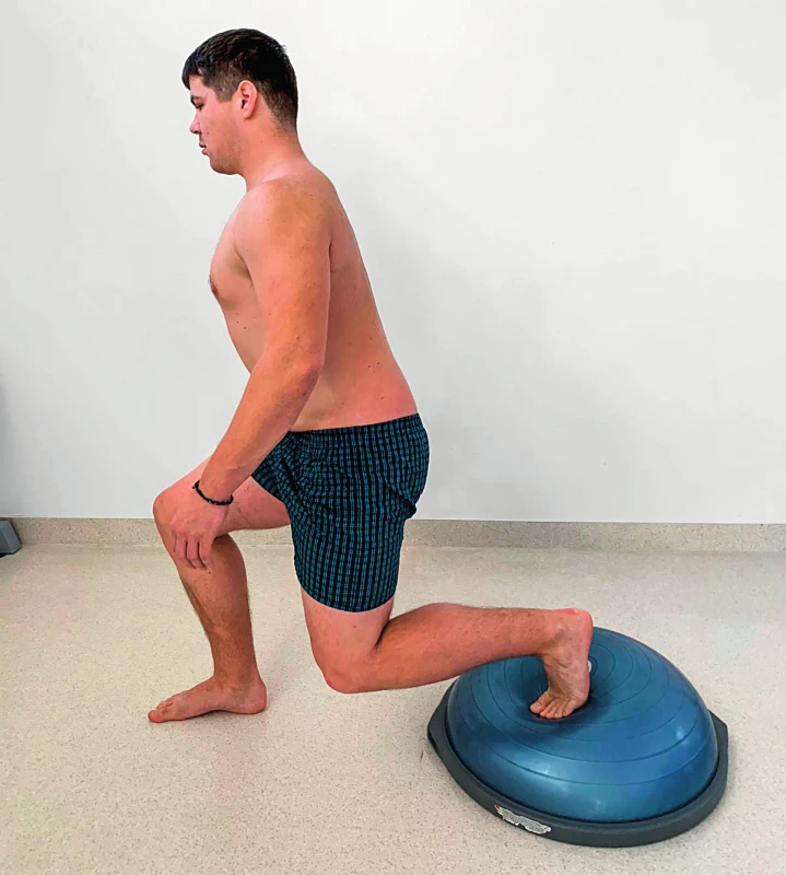 Zadní výpad s využitím nestabilní plochy – bosu.