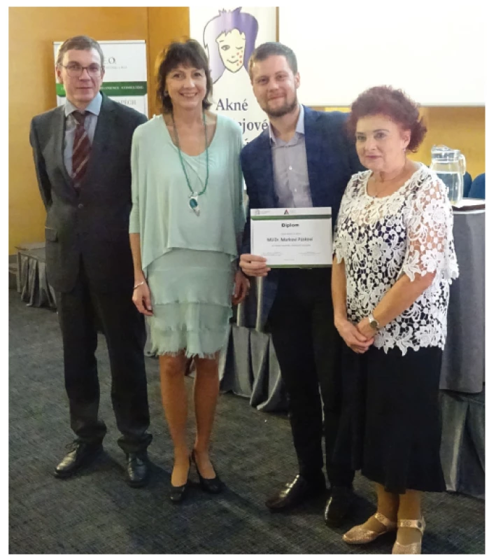 Ocenění nejlepší kazuistiky (zleva MUDr. David Stuchlík,
MUDr. Zuzana Nevoralová, MUDr. Marek Pásek, doc.
MUDr. Jarmila Rulcová)