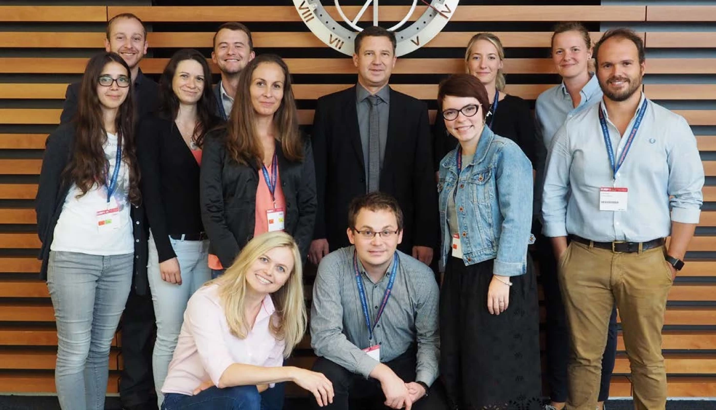 Čeští a slovenští účastníci s prof.
Horou<br>
Fig. 2. Czech and Slovak participants
with prof. Hora