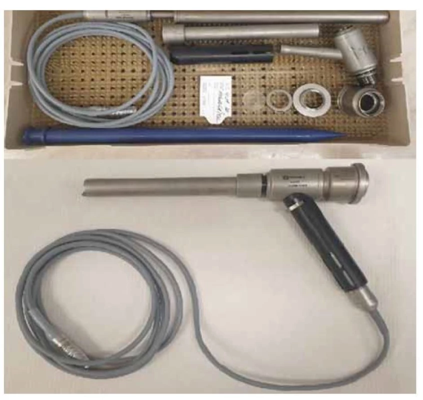 Laparoskopický elektrický morcelátor o průměru 20 mm.<br>
Fig. 1. Laparoscopic power morcellator with a diameter of 20 mm.