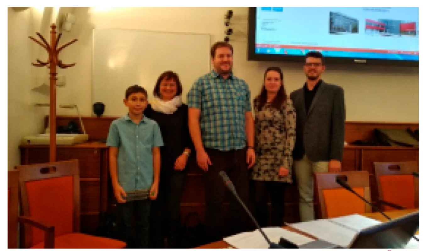 Odborná vyžádaná přednáška pro logopedy ve školství. Praha, MŠMT –
listopad 2019 (zprava Filip, Vendy, Karel, R. Mlčáková a Ríša)