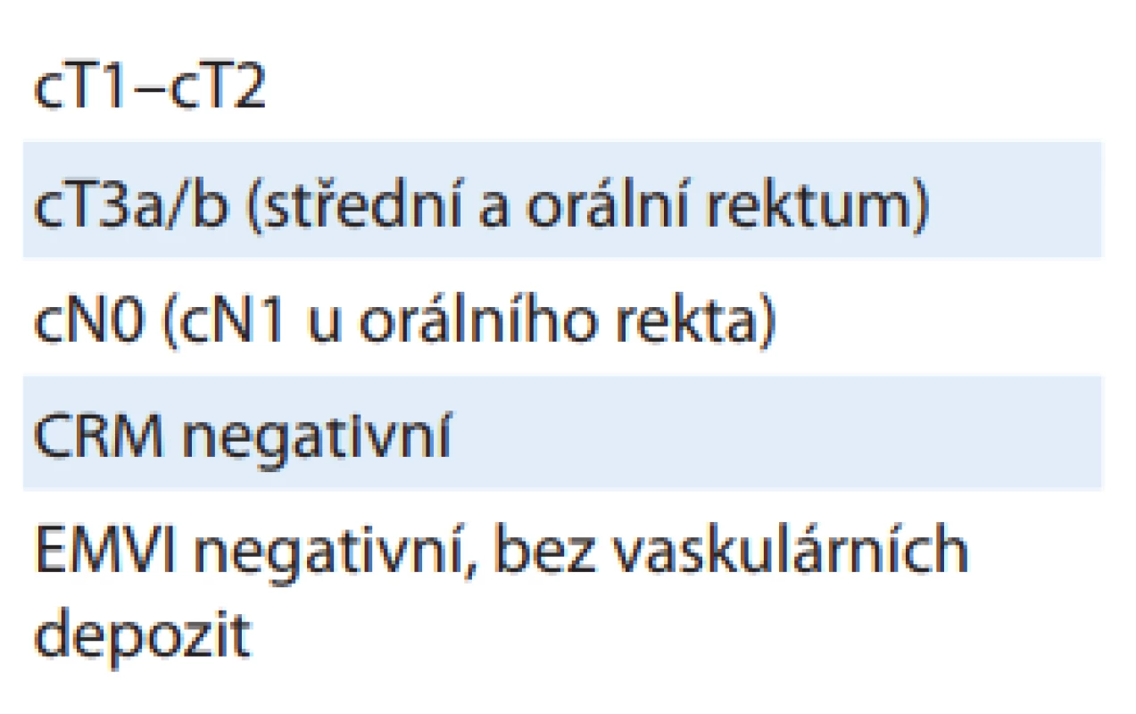 Nálezy na snímku stagingové
magnetické rezonance, které umožní
ve většině případů primární resekci.