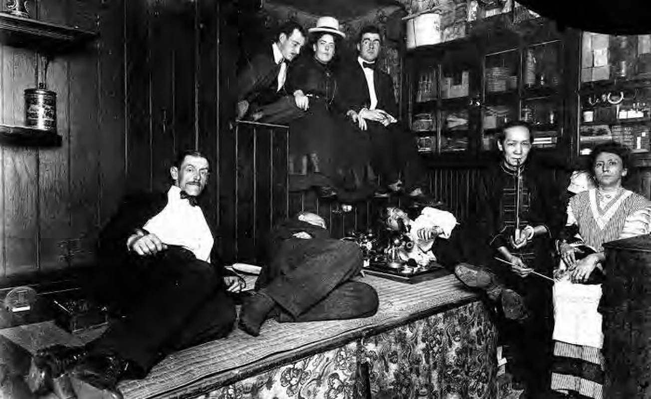 Opium kouřící Američané v New Yorku. Zdroj: Wikimedia Commons
(CC BY 4.0)