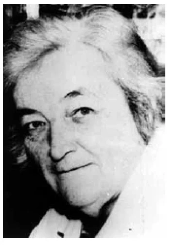 Prof. MUDr. Jiřina Čížková-
-Písařovicová, DrSc. – první žena,
která získala profesuru na Univerzitě
Karlově (z archivu autora)