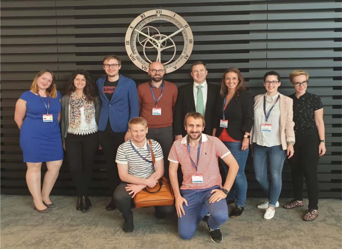 prof. Hora a čeští rezidenti<br>
Fig. 2. prof. Hora and Czech participants