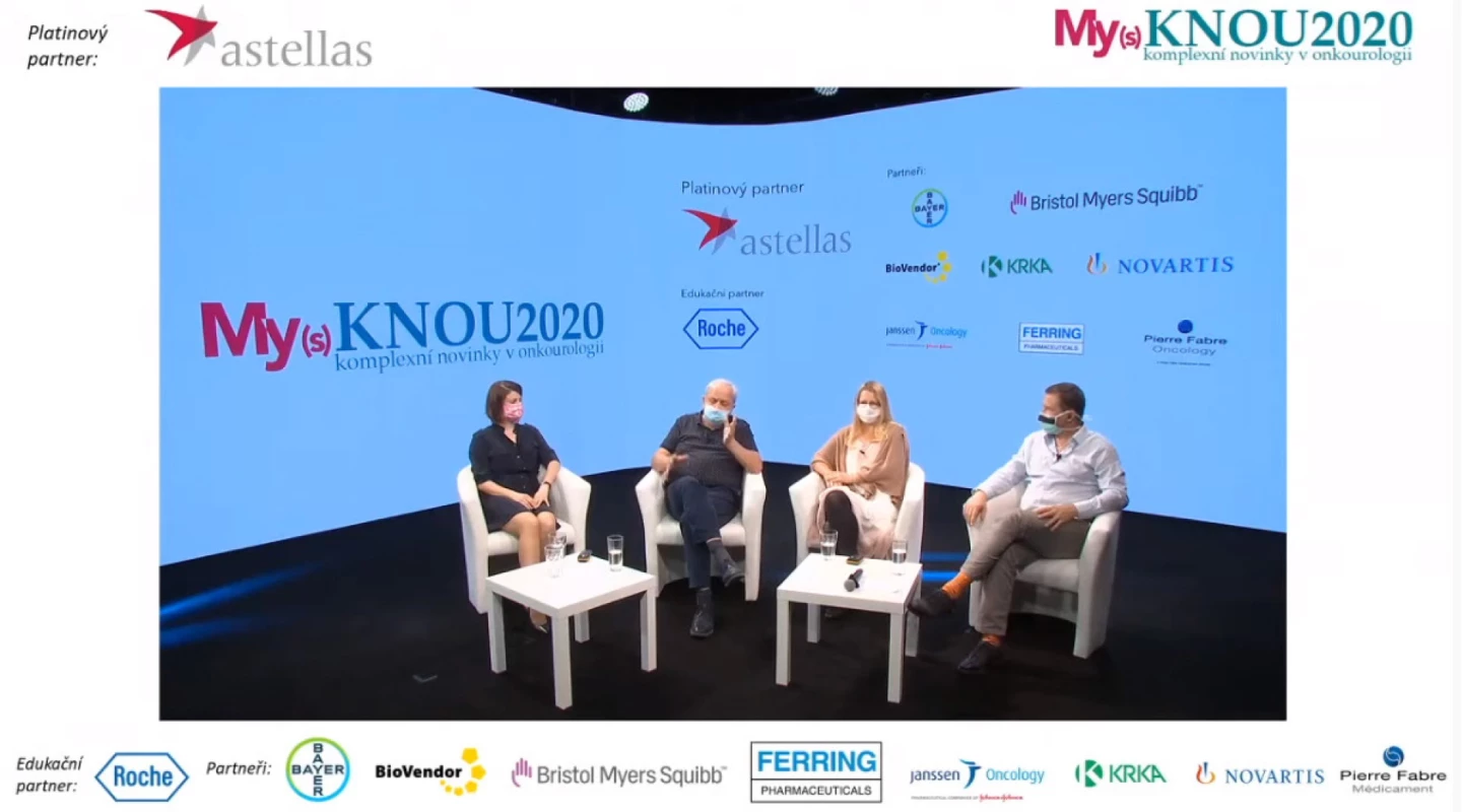 Záznam TV debaty 3 – MUDr. K. Havlová, prof. L. Petruželka, MUDr. M. Matoušková a prof. M. Hora (zleva)
diskutovali o léčbě pokročilých nádorů ledvin<br>
Fig. 4. Recording of TV Debate 3 – K. Havlová, MD, Prof. L. Petruželka, M. Matoušková, MD, and Prof. M. Hora
(left to right) discussing the treatment of advanced kidney tumours