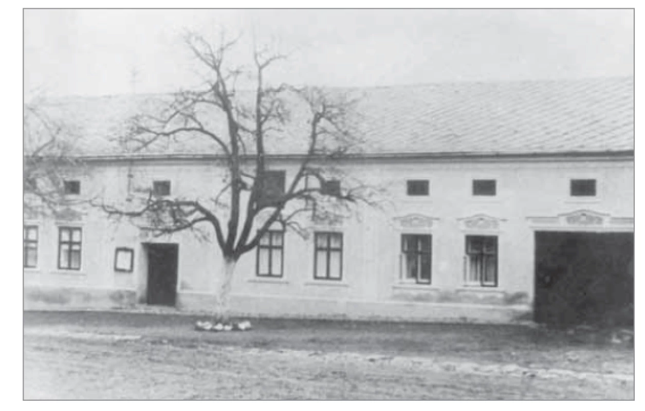 Rodný dům Antonína Přecechtěla, Srbce, č.p. 6.<br>
Fig.1. Birth house of Antonín Přecechtěl, Srbce, no. 6 .