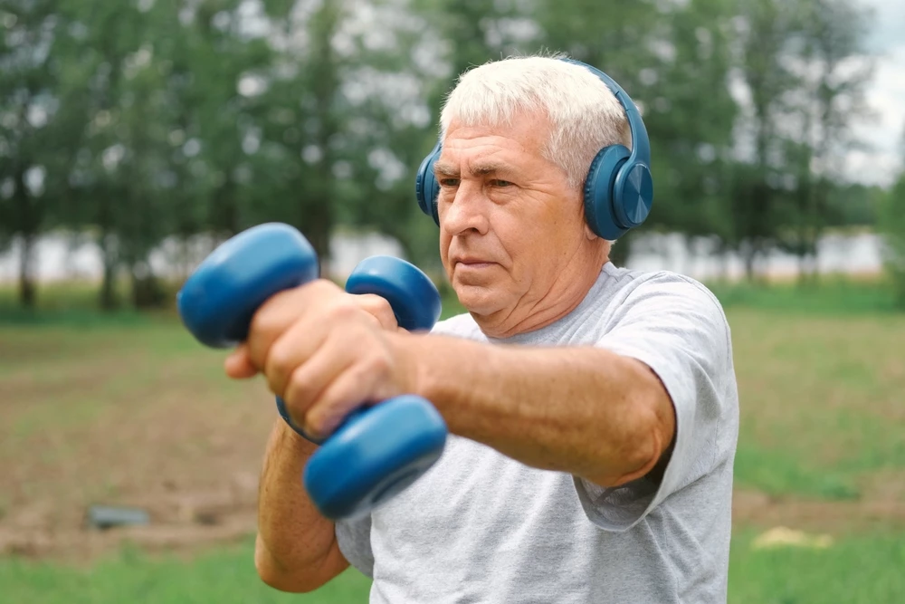 Anti‑aging, antiobezitika, kapky proti presbyopii a genová terapie hemofilie B – „jednohubky“ z výzkumu 2025/8