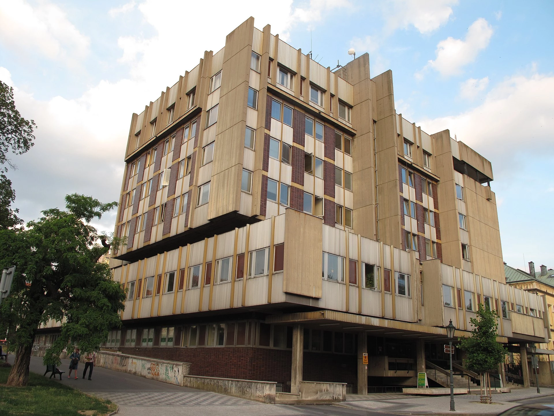 Pražská urologická klinika slaví padesátiny a dnes je jedničkou v robotice