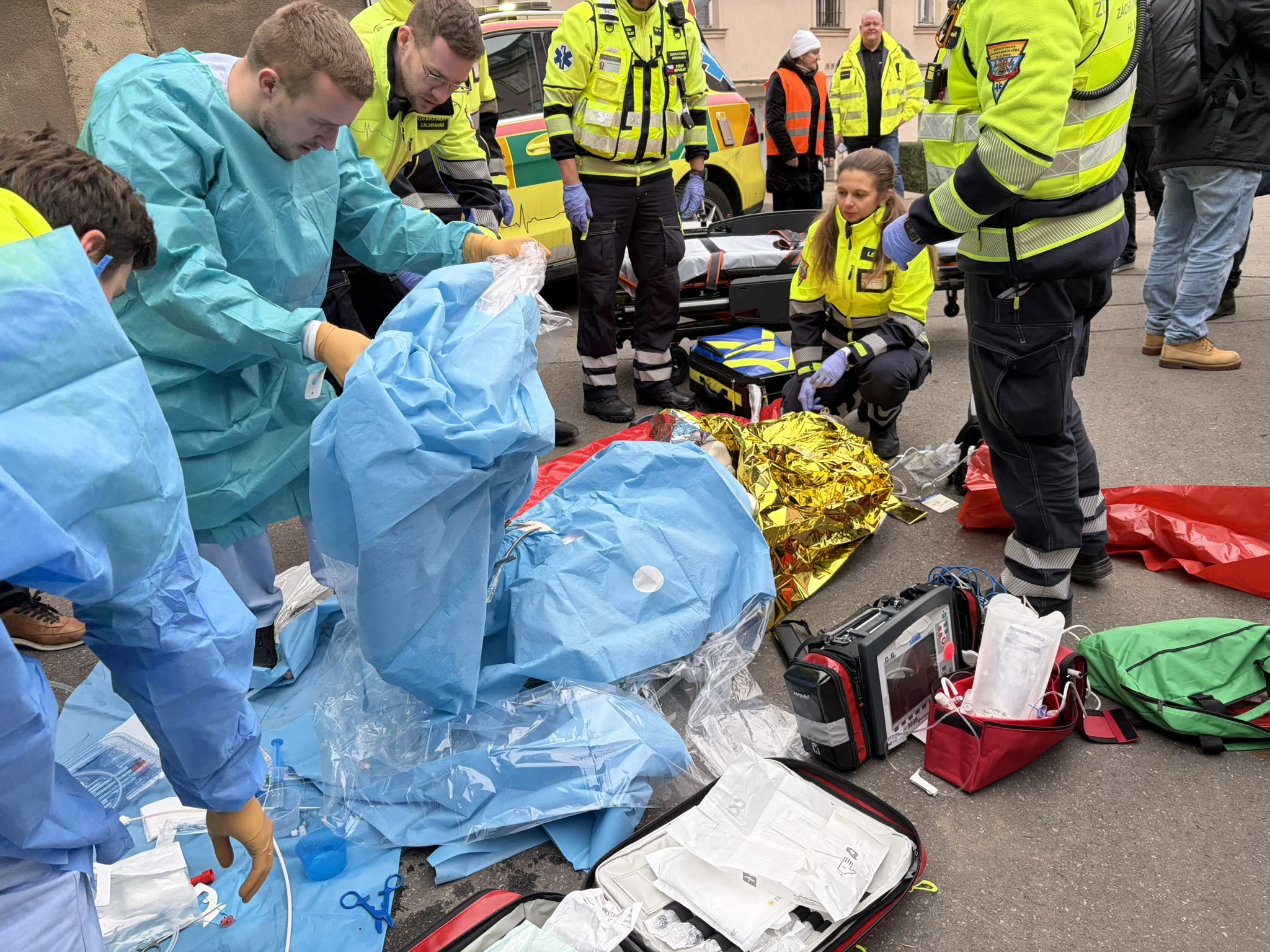 VIDEO: Terénní tým ECMO zachraňuje životy přímo v pražských ulicích